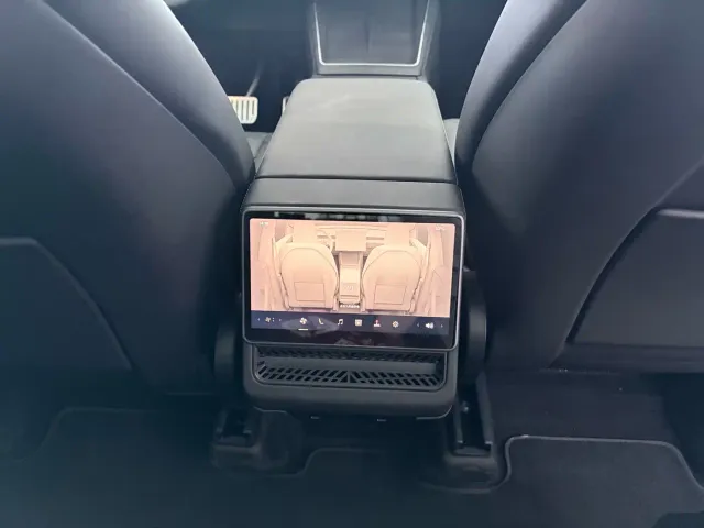 Tesla Model Y — Фото автомобиля 22