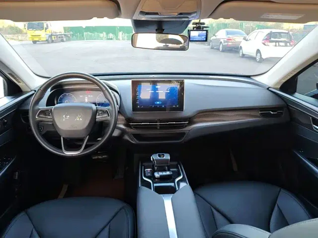Hongqi E-QM5 — Фото автомобиля 9