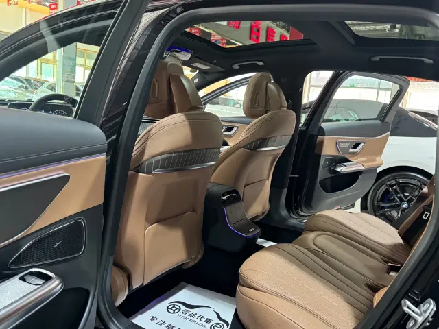 Mercedes-Benz E-Class — Фото автомобиля 14