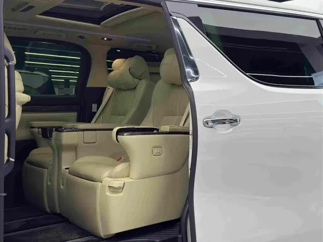 Toyota Vellfire — Фото автомобиля 9