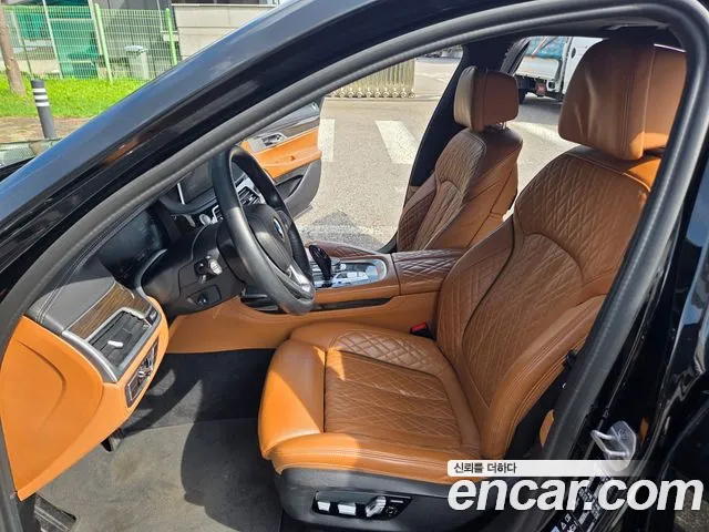 BMW 7 Series — Фото автомобиля 10