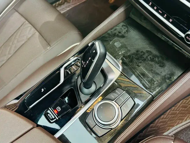 BMW 5 Series — Фото автомобиля 10