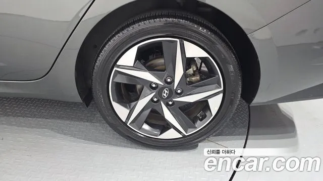 Hyundai AVANTE Inspiration — Фото автомобиля 21