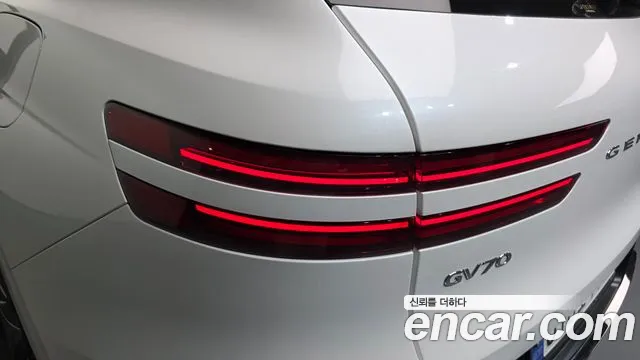 Genesis GV70 — Фото автомобиля 8
