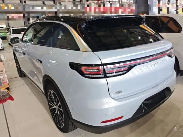 Leapmotor C11 — Фото автомобиля 4