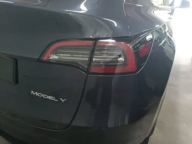 Tesla Model Y — Фото автомобиля 7