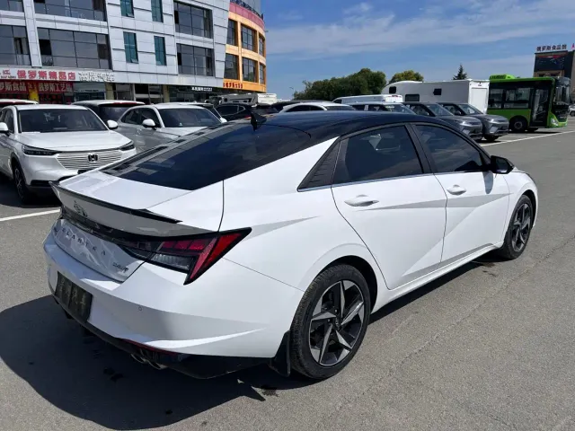 Hyundai Elantra — Фото автомобиля 7