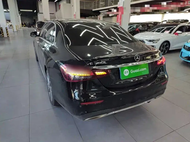Mercedes-Benz E-Class — Фото автомобиля 4