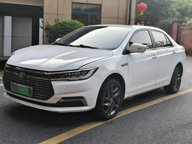 Фотография автомобиля — BYD Qin