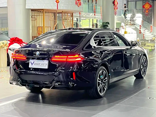 BMW 5 Series — Фото автомобиля 9