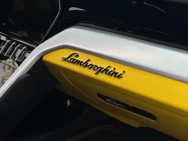Lamborghini Urus — Фото автомобиля 14