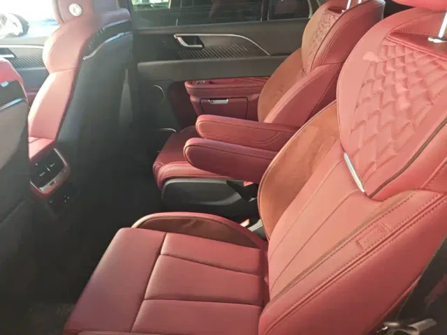 Hongqi E-HS9 — Фото автомобиля 16