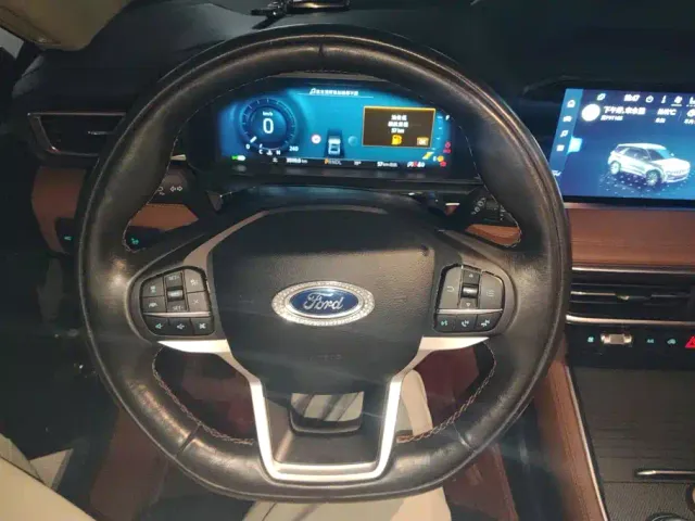 Ford Explorer — Фото автомобиля 15