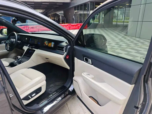 Li Auto ONE — Фото автомобиля 11