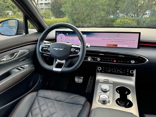 Genesis GV70 — Фото автомобиля 10