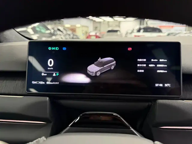 Nio ES8 — Фото автомобиля 17