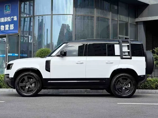 Land Rover Defender — Фото автомобиля 5