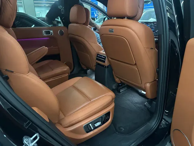 Li Auto L9 — Фото автомобиля 17