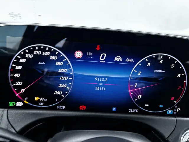 Mercedes-Benz E-Class — Фото автомобиля 15