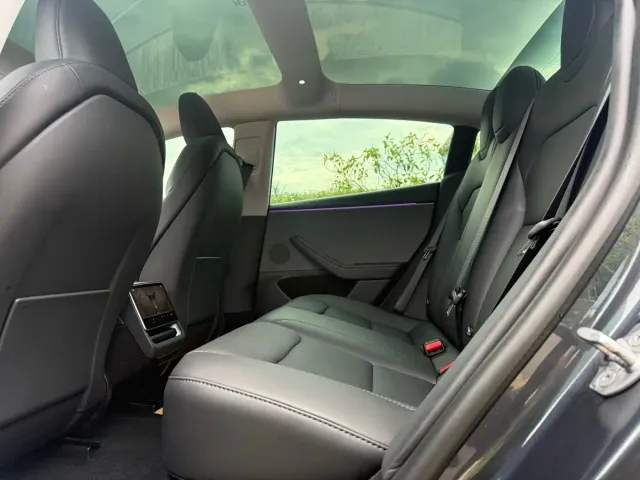 Tesla Model 3 — Фото автомобиля 8