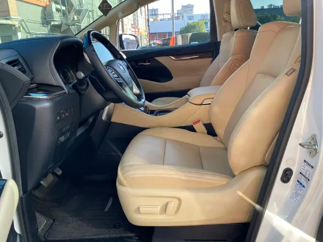 Toyota Alphard — Фото автомобиля 5