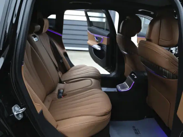 Mercedes-Benz E-Class — Фото автомобиля 24