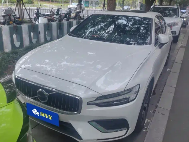 Volvo S60 — Фото автомобиля 2