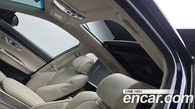 Genesis GV70 — Фото автомобиля 25