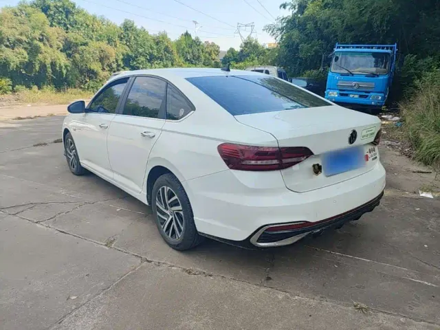 Volkswagen Lavida — Фото автомобиля 4