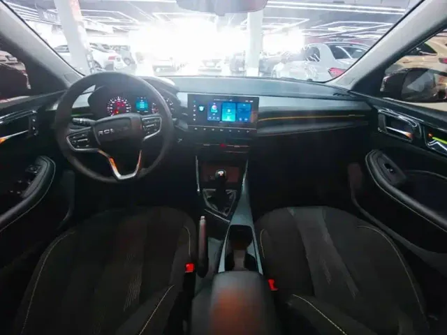 Roewe i5 — Фото автомобиля 10