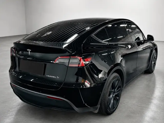 Tesla Model 3 — Фото автомобиля 7