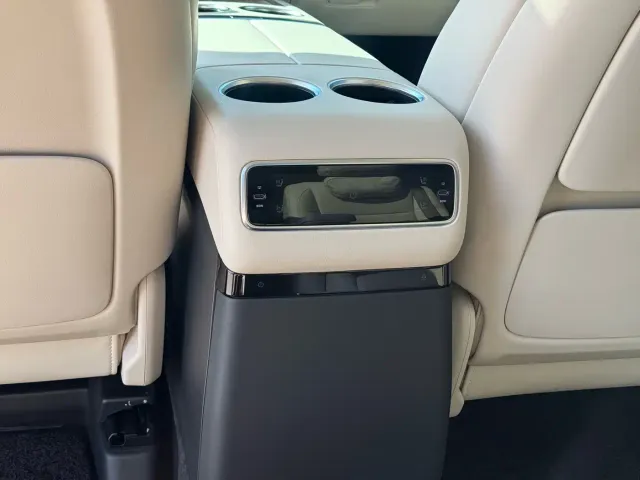 Li Auto MEGA — Фото автомобиля 12