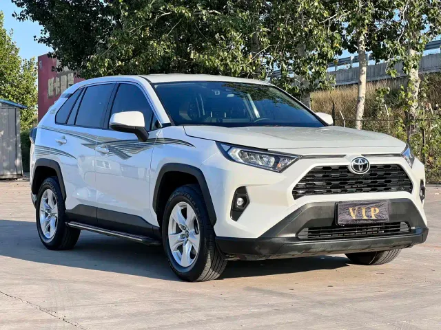 Toyota RAV4 — Фото автомобиля 3