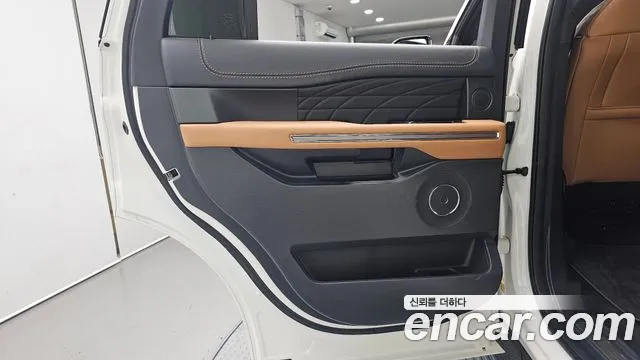 Ford Expedition — Фото автомобиля 24