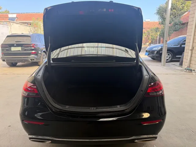 Mercedes-Benz E-Class — Фото автомобиля 17
