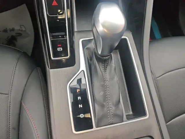 Roewe i5 — Фото автомобиля 13