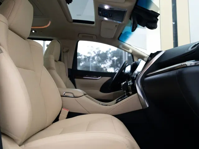 Toyota Alphard — Фото автомобиля 8