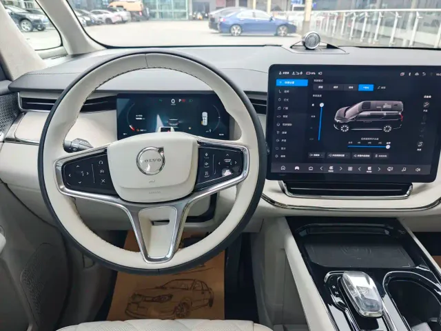 Volvo EM90 — Фото автомобиля 18