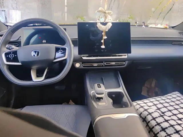 Changan Eado — Фото автомобиля 12