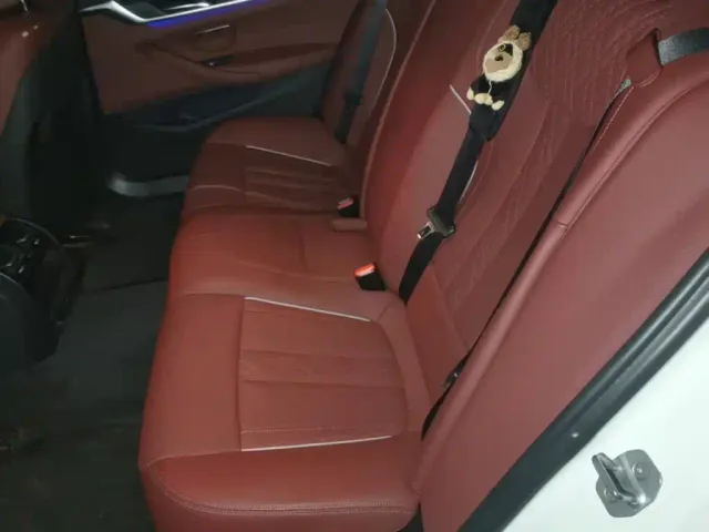BMW 5 Series — Фото автомобиля 16