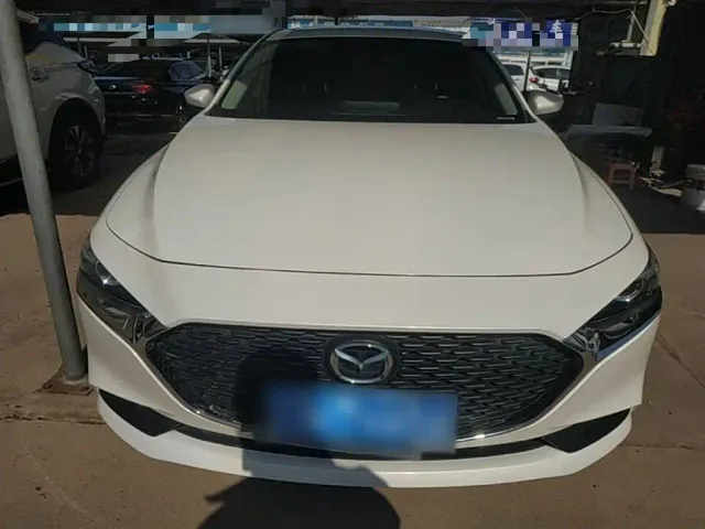 Mazda Axela — Фото автомобиля 2