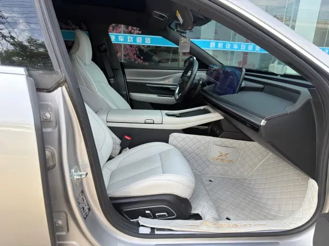 Xpeng P7 — Фото автомобиля 8