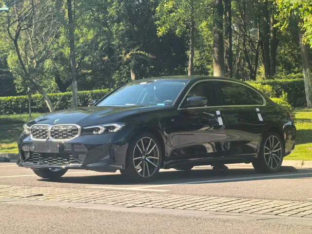 Фотография автомобиля — BMW 3 Series