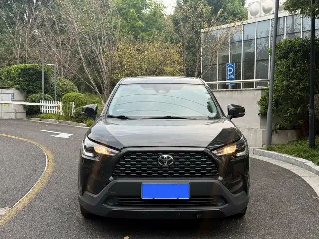 Toyota Corolla Cross — Фото автомобиля 2