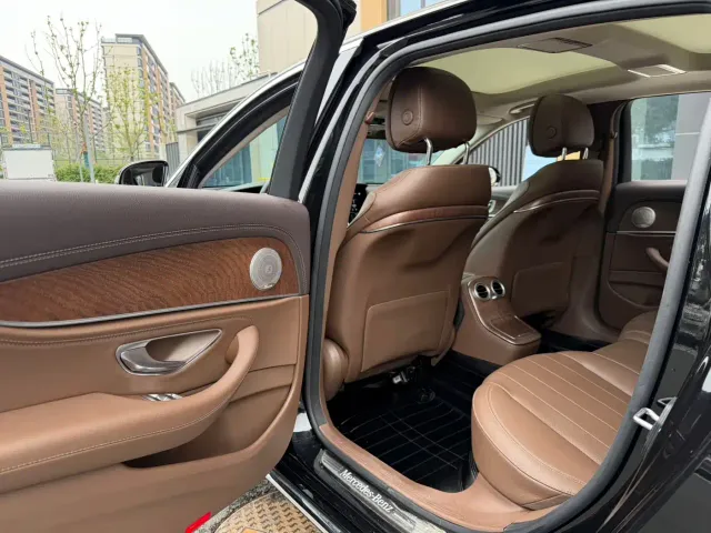 Mercedes-Benz E-Class — Фото автомобиля 8