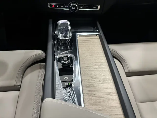 Volvo XC60 — Фото автомобиля 18