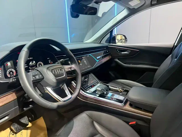 Audi Q7 — Фото автомобиля 11
