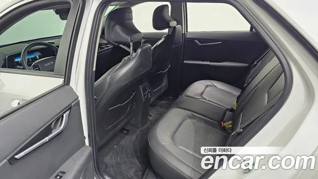 Kia Niro — Фото автомобиля 17