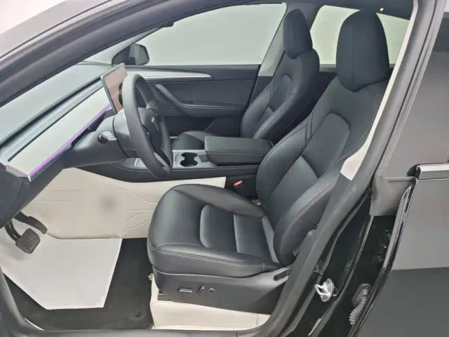 Tesla Model Y — Фото автомобиля 14