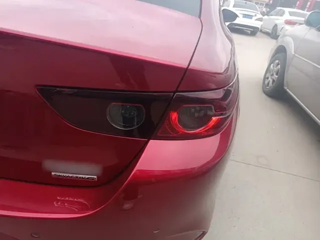 Mazda Axela — Фото автомобиля 7
